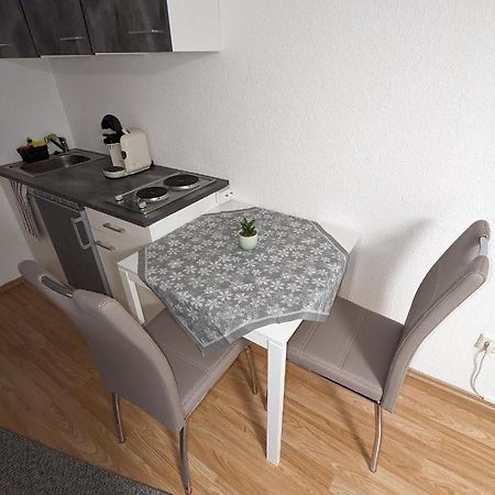 Direkt An Der S-Bahn Gelegenes Gemutliches Souterrain Apartment Mit Privatem Zugang โทรสดอร์ฟ ภายนอก รูปภาพ