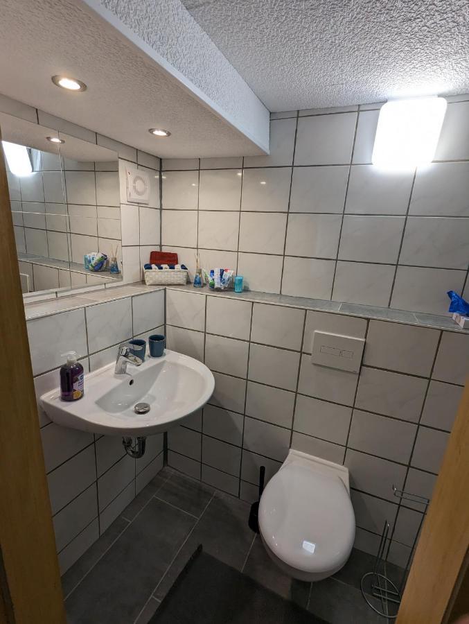 Direkt An Der S-Bahn Gelegenes Gemutliches Souterrain Apartment Mit Privatem Zugang โทรสดอร์ฟ ภายนอก รูปภาพ